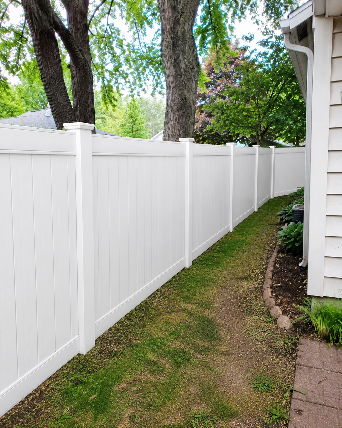 New vinyl privacy fence after replacement in Green Bay, WI